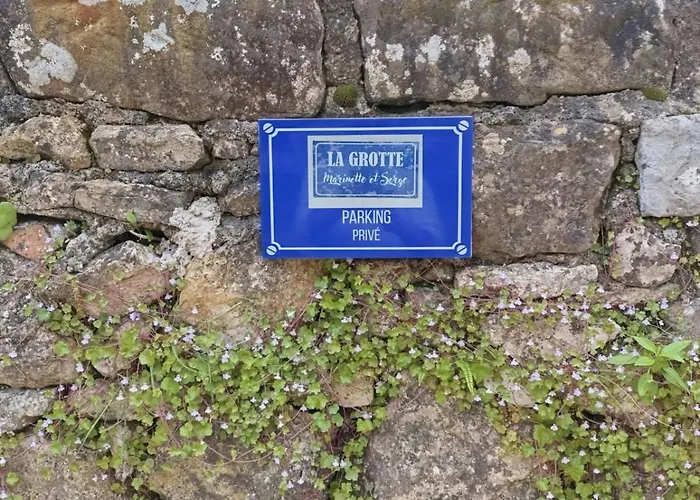 Atypique : La Grotte Apartment *